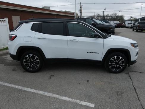 Used 2023 Jeep Compass Limited AWD/4WD image 2