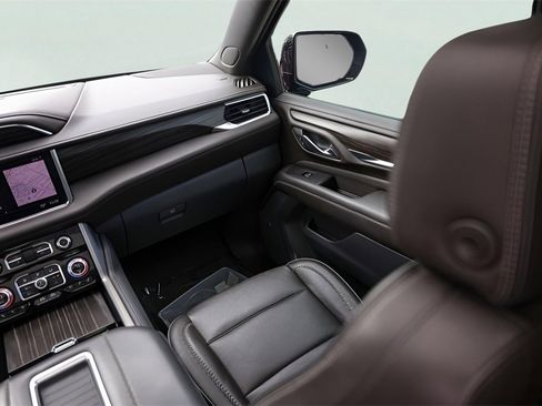 Used 2021 GMC Yukon Denali w/ Denali Premium Package image 31