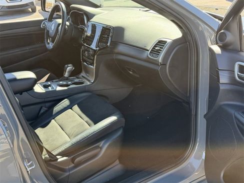 Used 2022 Jeep Grand Cherokee Laredo X image 25