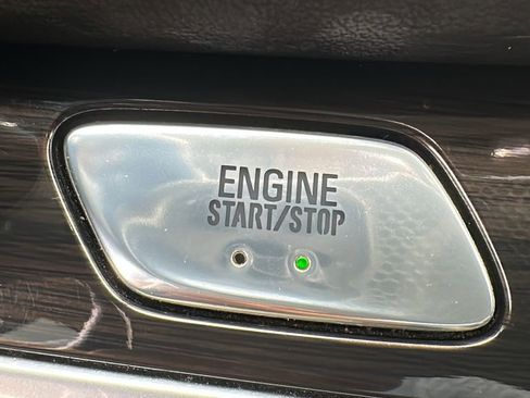 Used 2019 Buick Enclave Essence AWD/4WD image 23