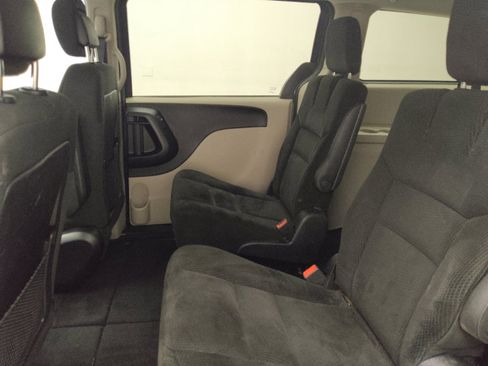 Used 2019 Dodge Grand Caravan SE w/ UConnect Hands-Free Group image 18