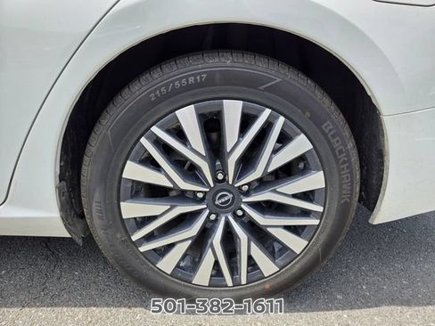 Used 2025 Nissan Altima 2.5 SV FWD image 19