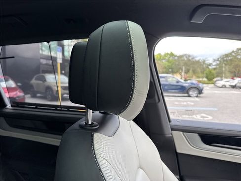 Used 2024 Porsche Cayenne S image 21