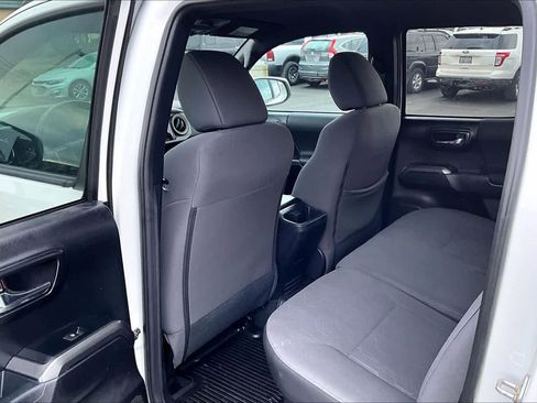 Used 2019 Toyota Tacoma TRD Off-Road image 12