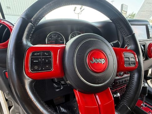 Used 2018 Jeep Wrangler Unlimited Rubicon AWD/4WD image 24