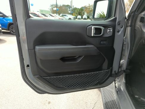 Used 2023 Jeep Wrangler Unlimited Sahara w/ Cold Weather Group image 18