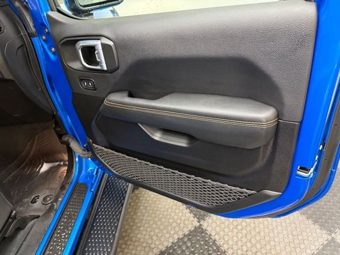 Used 2022 Jeep Wrangler Unlimited Sahara image 40