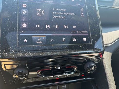 Used 2024 Jeep Grand Cherokee Laredo X image 31