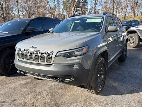 Used 2019 Jeep Cherokee Latitude image 1