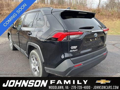 Used 2024 Toyota RAV4 XLE w/ Convenience Package image 5