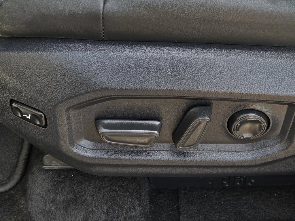 Used 2025 Toyota Tundra Platinum AWD/4WD image 17