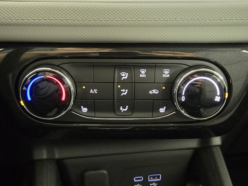 New 2026 Chevrolet TrailBlazer LT w/ LT Cold Weather Package FWD image 19