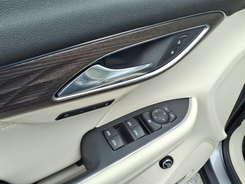 Certified 2022 Buick Envision Avenir w/ Technology Package II AWD/4WD image 21