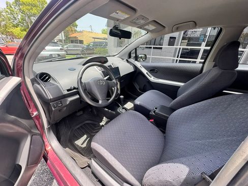 Used 2010 Toyota Yaris 2-Door Hatchback FWD image 11