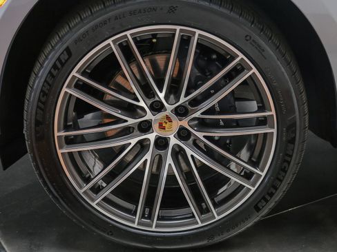 Certified 2026 Porsche Macan AWD/4WD image 13