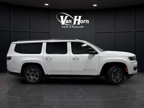 Used 2024 Jeep Wagoneer L Series II w/ Convenience Group I image 2