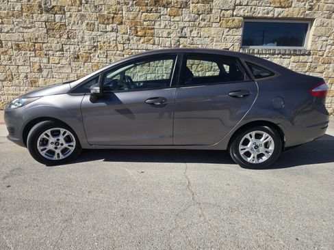 Used 2014 Ford Fiesta SE image 1