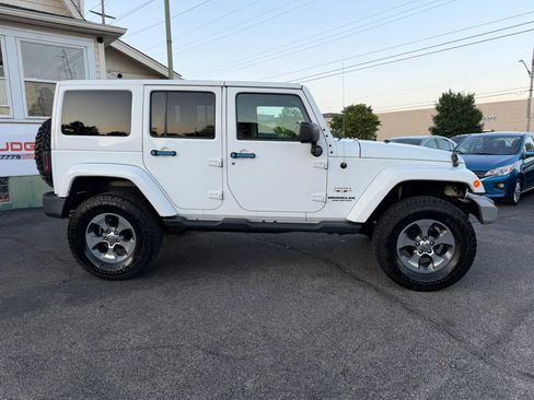 Used 2017 Jeep Wrangler Unlimited Sahara w/ Connectivity Group AWD/4WD image 6