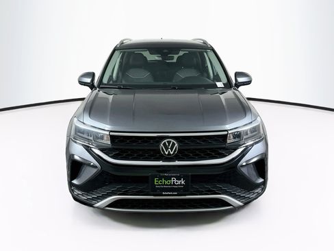 Used 2024 Volkswagen Taos SE FWD image 2