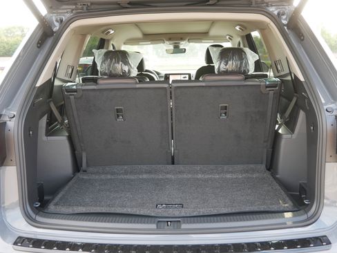 New 2026 Volkswagen Atlas Peak Edition image 5