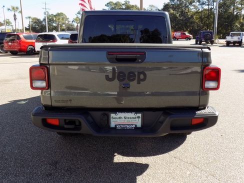 Certified 2024 Jeep Gladiator Sport image 8