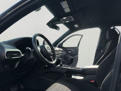 Used 2025 Honda HR-V Sport image 9