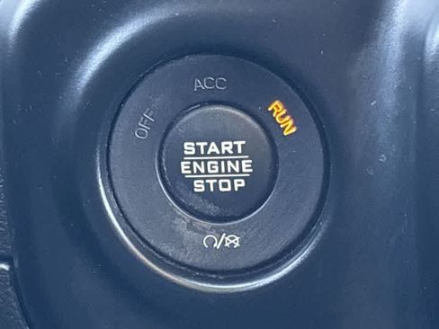 Used 2020 Jeep Wrangler Unlimited Sahara image 24