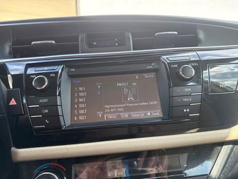 Used 2014 Toyota Corolla LE image 24