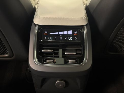 Used 2022 Volvo XC90 T8 R-Design AWD/4WD image 26