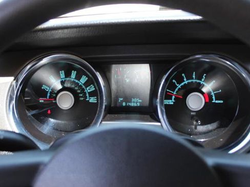 Used 2010 Ford Mustang GT RWD image 12