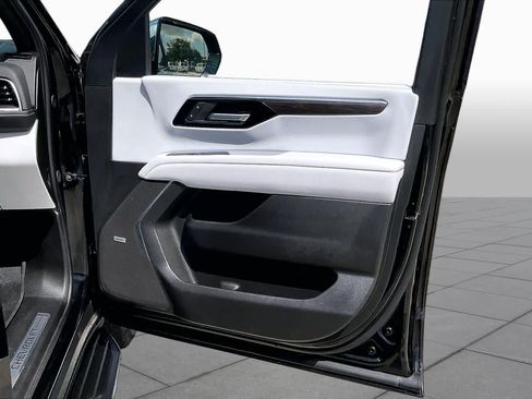 Used 2025 Chevrolet Tahoe Premier RWD image 22