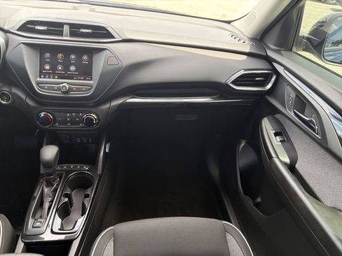 Used 2022 Chevrolet TrailBlazer LT FWD image 17