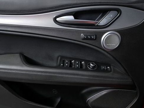 Used 2023 Alfa Romeo Stelvio Veloce image 8