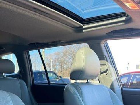 Used 2012 Toyota Highlander Limited w/ Tow Pkg AWD/4WD image 18