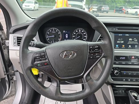 Used 2017 Hyundai Sonata SE FWD image 13