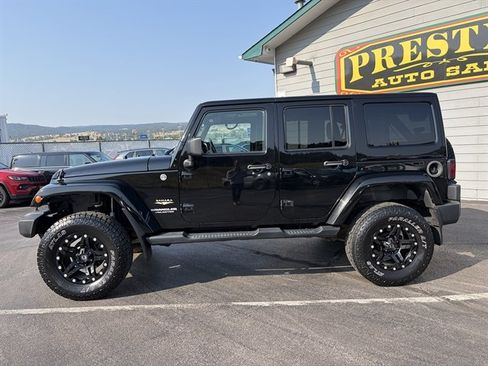 Used 2013 Jeep Wrangler Unlimited Sahara w/ Connectivity Group AWD/4WD image 11