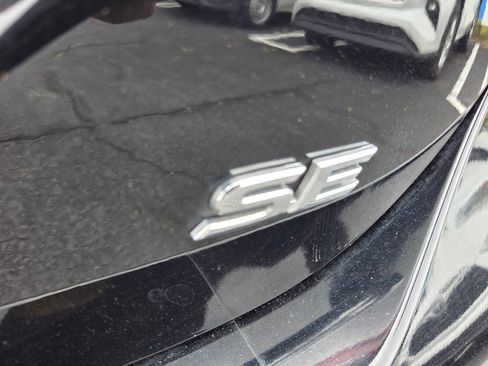 Used 2023 Toyota Camry SE FWD image 14