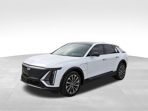 New 2026 Cadillac Lyriq Sport image 2