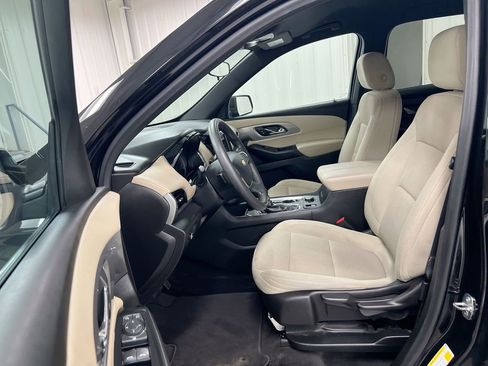 Used 2023 Chevrolet Traverse LS FWD image 19