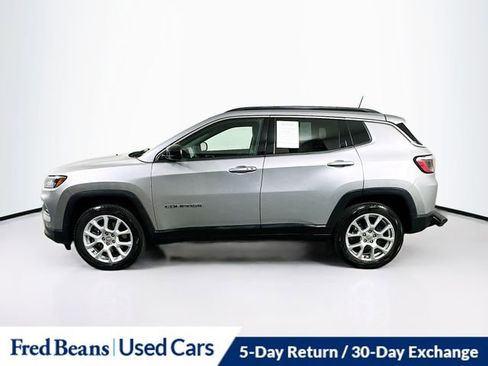 Used 2023 Jeep Compass Latitude AWD/4WD image 4