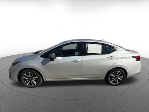 Used 2025 Nissan Versa SV image 9