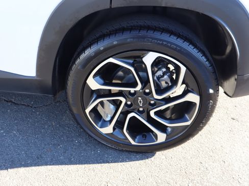 Certified 2024 Chevrolet Trax RS w/ Driver Confidence Package image 40