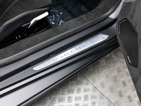 Used 2024 Lamborghini Huracan Sterrato image 39