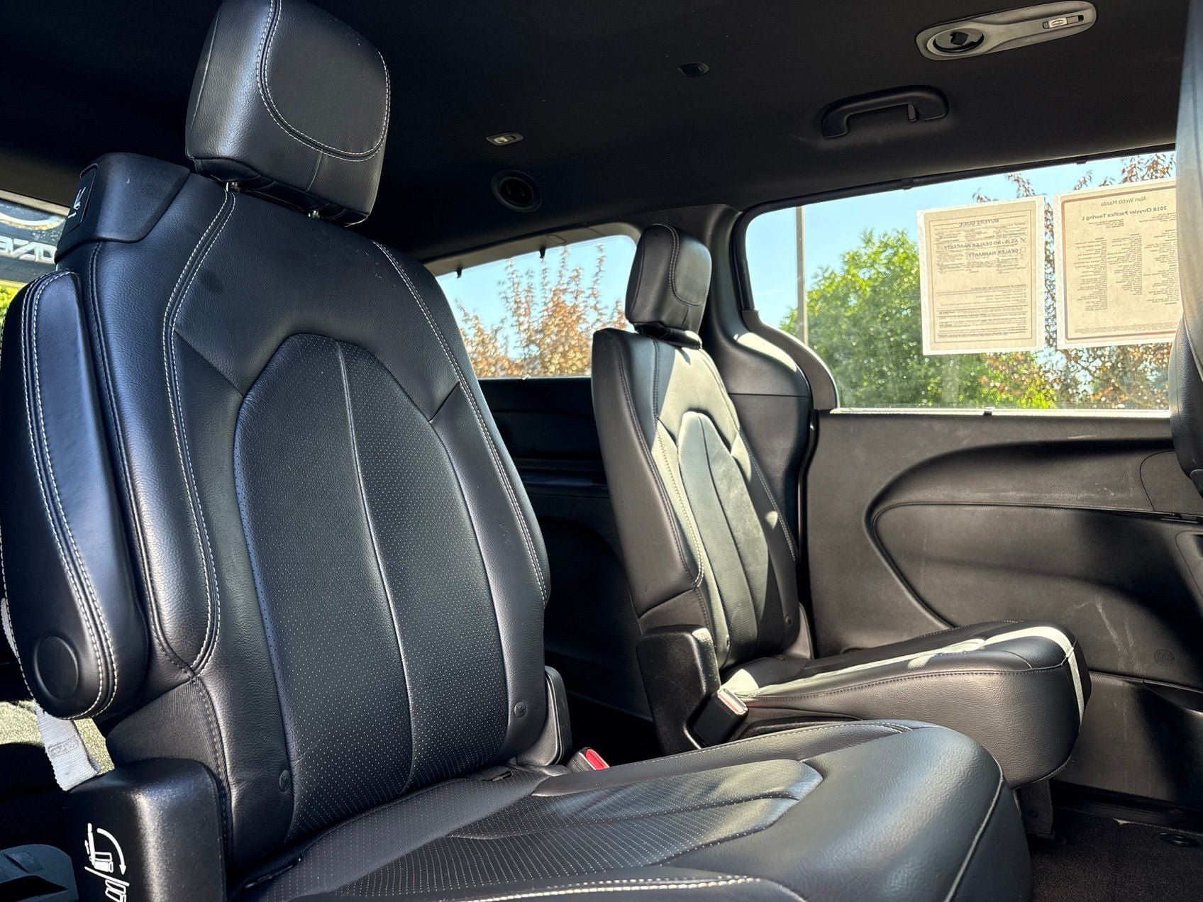 Used 2018 Chrysler Pacifica Touring-L w/ Premium Audio Group FWD image 14