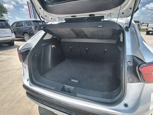 Used 2025 Chevrolet Trax LT FWD image 24
