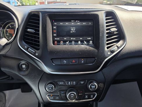 Used 2021 Jeep Cherokee Latitude Plus AWD/4WD image 19