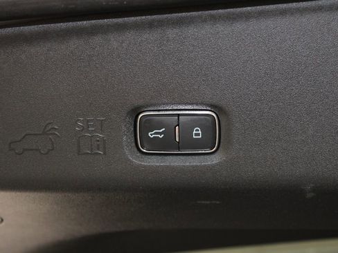 Used 2025 Ford Expedition Platinum image 31