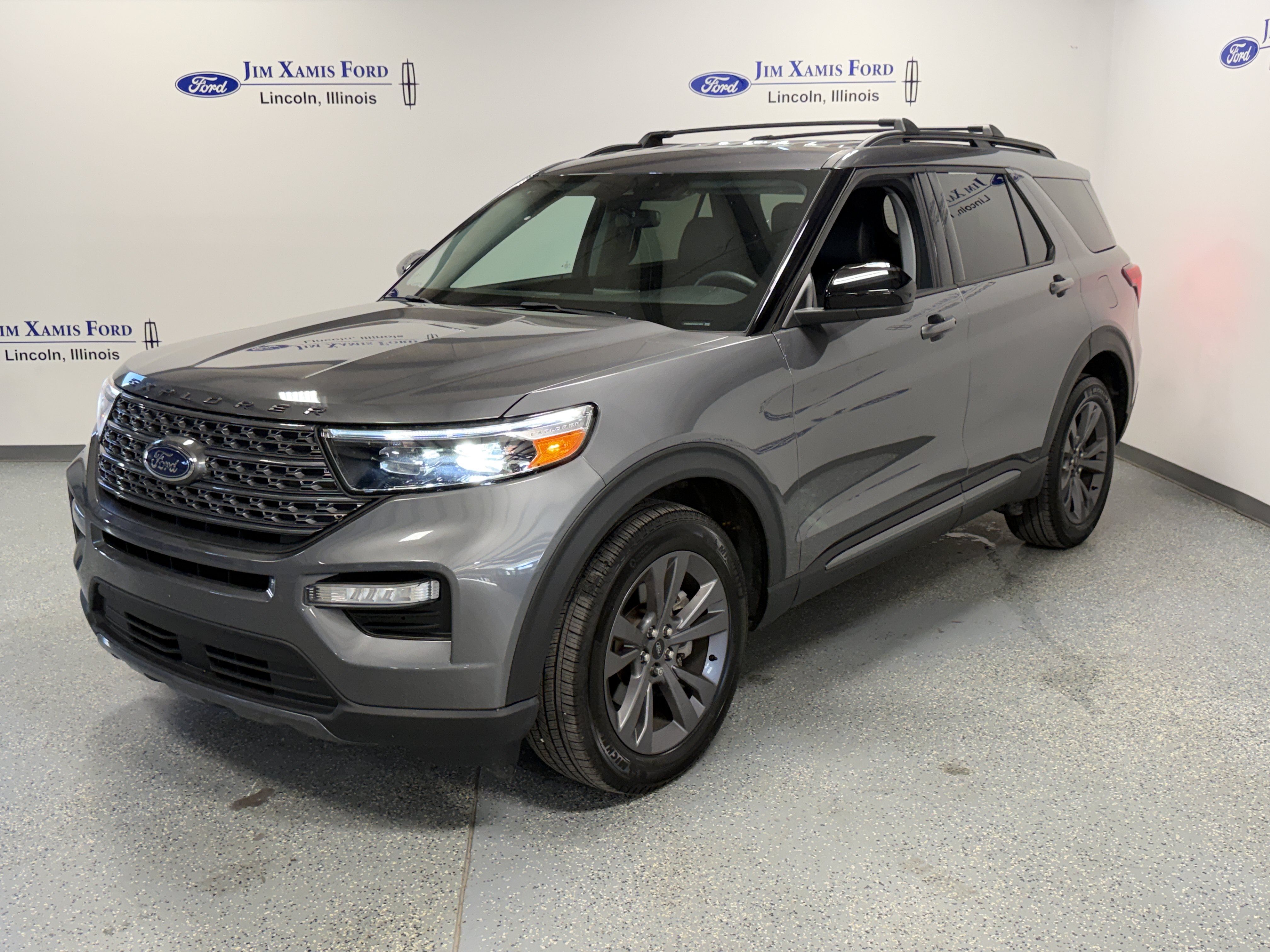 Used 2024 Ford Explorer XLT w/ Equipment Group 202A AWD/4WD image 3