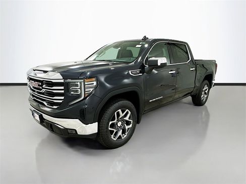 New 2026 GMC Sierra 1500 SLT image 3