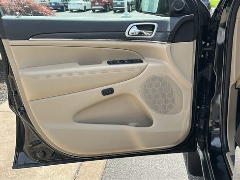 Used 2019 Jeep Grand Cherokee Limited AWD/4WD image 14
